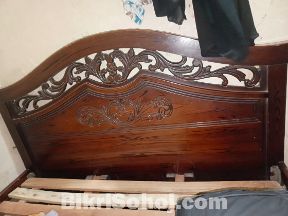 মালোয়শিয়ান কাঠের খাট বিক্রি হবে।